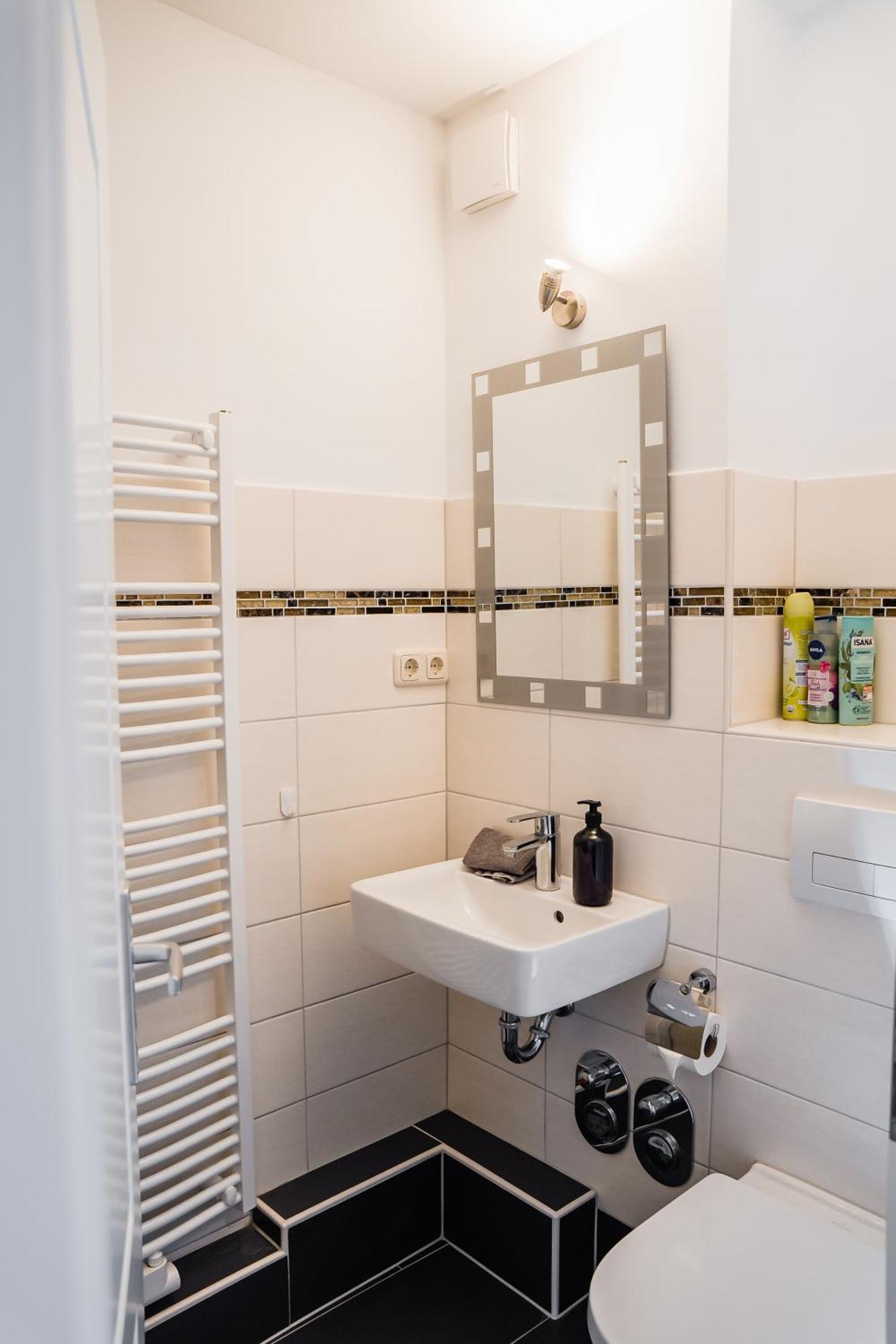 Cozy And Central Apartment Luebeck Buitenkant foto